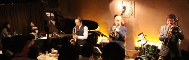 久々にジャズクラブらしい大賑わいの店内