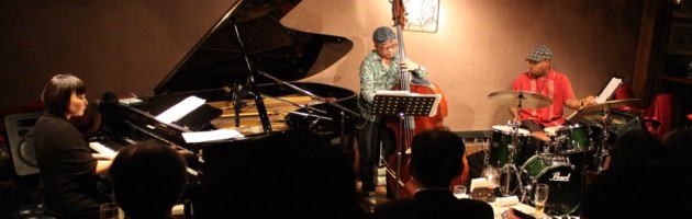 美しくピアノが鳴り響く久しぶりの渾身のトリオ演奏