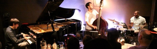 洗練された音楽性の高いトリオサウンドを堪能