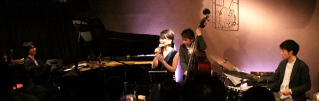 浩子さんに代わって新人歌手当店デビュー