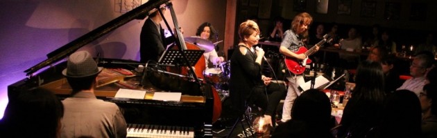 大雨にも大賑わいのギラさんの「ジャズ・ステージ」