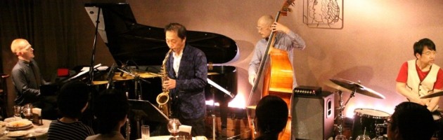 三管を吹き替えて猛暑に立ち向かう熱い演奏
