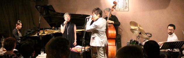 録音メンバーが篠笛奏者まで揃って楽しいステージ