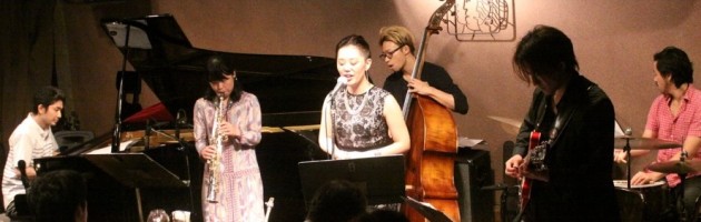 インドの楽器タブラが音楽にいい彩りを添えて…