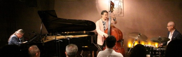 飛び入り演奏が多いのも山本ワールドならでは