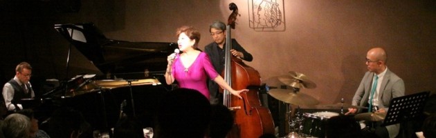 ほぼ満席の客席に説得力あるボーカルとステージング