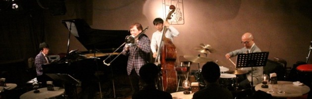 ユーモラスなMCとシリアスな生音演奏を楽しんだ金曜日