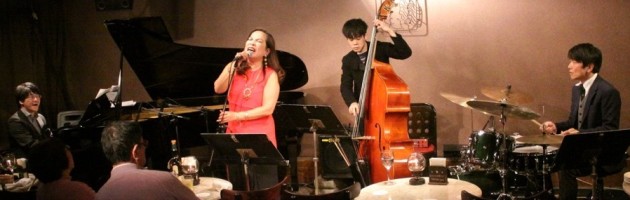 お馴染みのスタンダート曲を彼女ならではのアレンジで