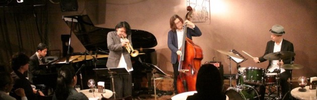 お客さま皆さん熱心に緊張感ある演奏に聞き惚れた夜
