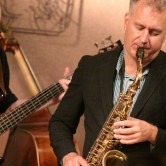 《Jim Butler Leader Trio》Guest Swinky(vo)