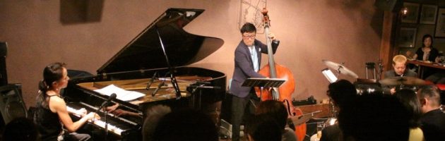 満席の中 自然体で自由でメリハリの効いた演奏とお話