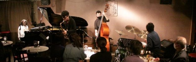 「NYの風」が吹いたさすが本場の男性ヴォーカルと演奏