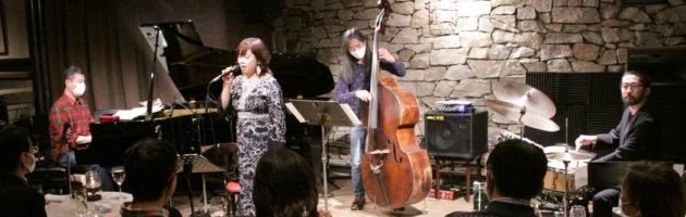お気に入りトリオをバックに「バラードの女王」の本領発揮