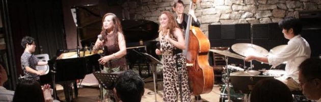 お弟子さんやファンが集って賑やかに盛り上がった誕生日ライブ